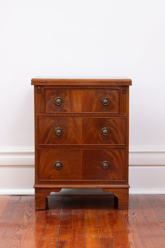 3-Drawer English Bachelor Chest