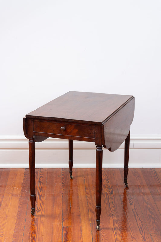 Antique Federal Mahogany Drop-Leaf Pembroke Style Side Table